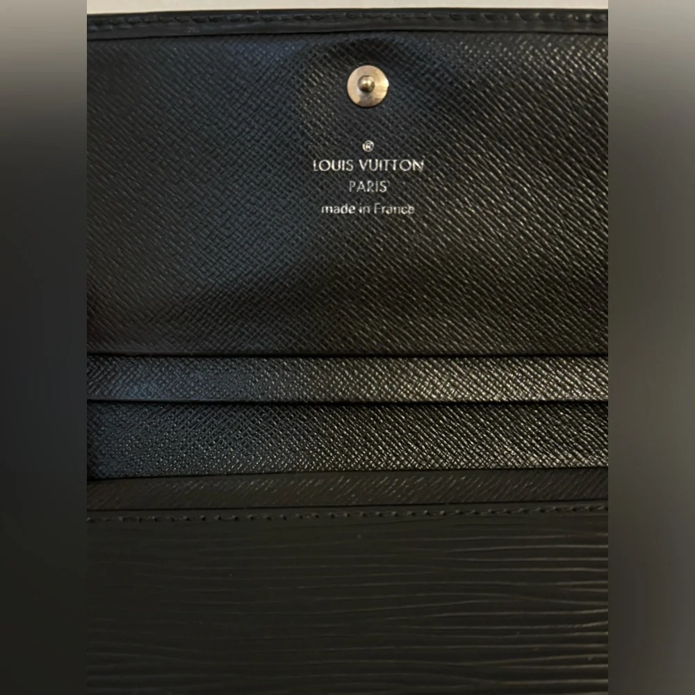 Louis Vuitton Epi Bifold Wallet - Picture 2 of 10